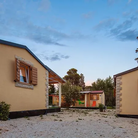 Zaton Dalmata Eco Mobile Homes Park za odmor Nin