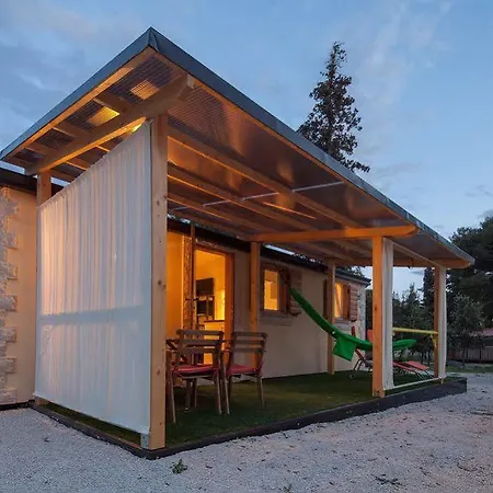 Zaton Dalmata Eco Mobile Homes Park za odmor 4*